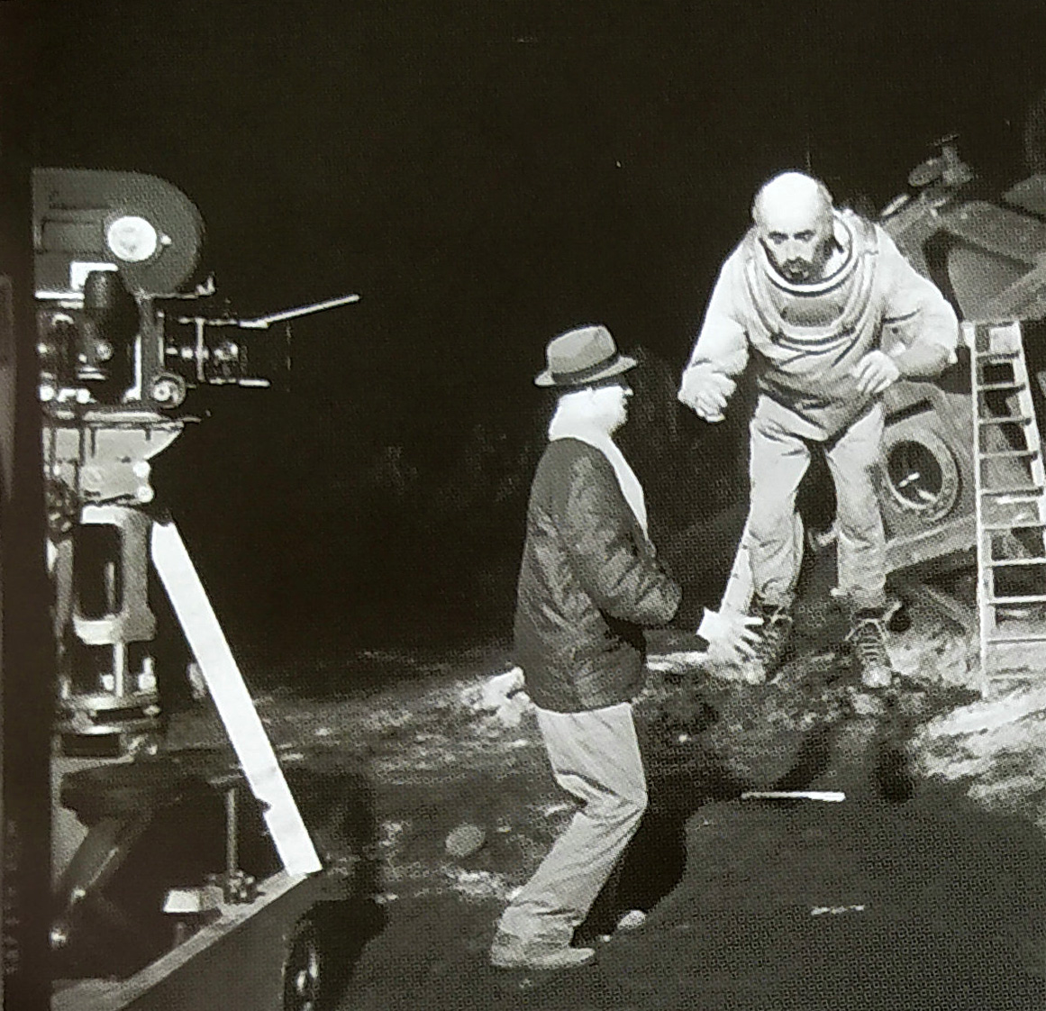 最先登上月球的人剧照的剧照