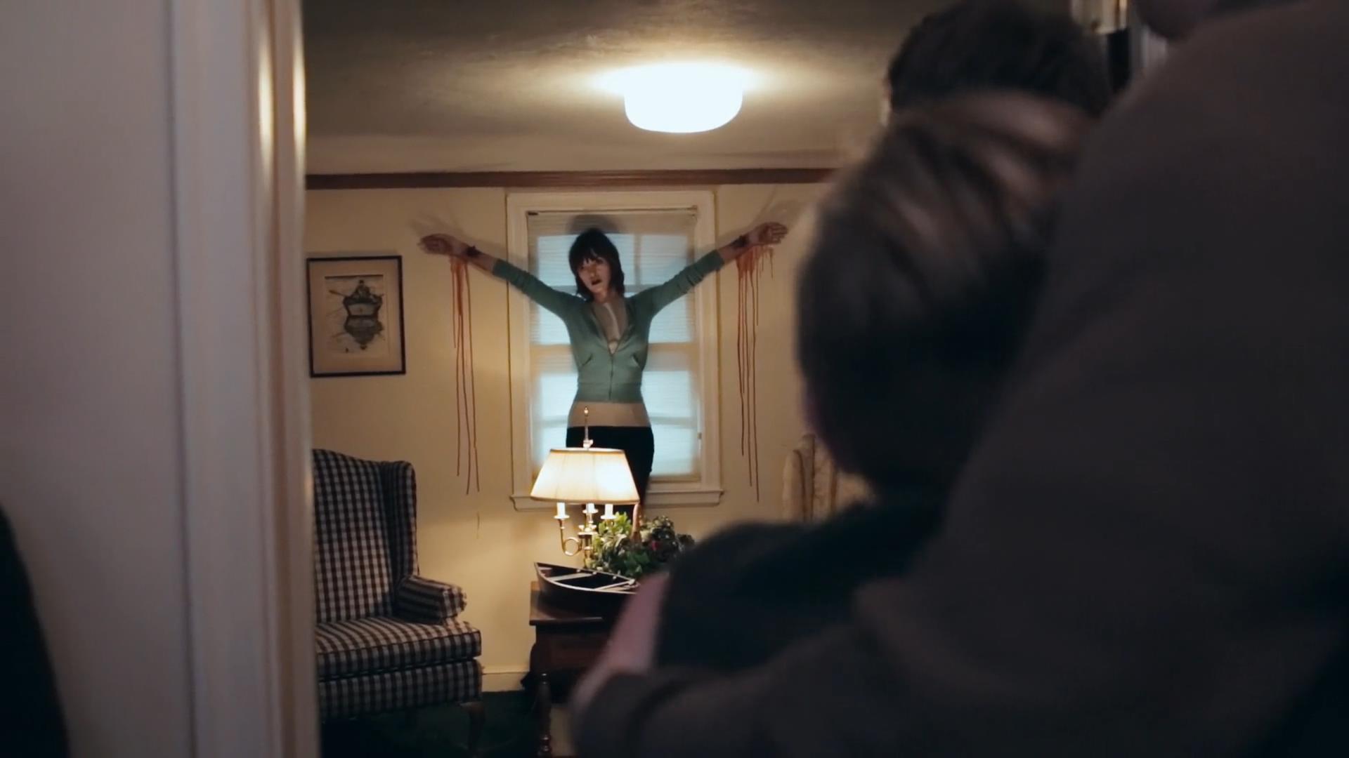 在某人受伤害之前剧照的剧照