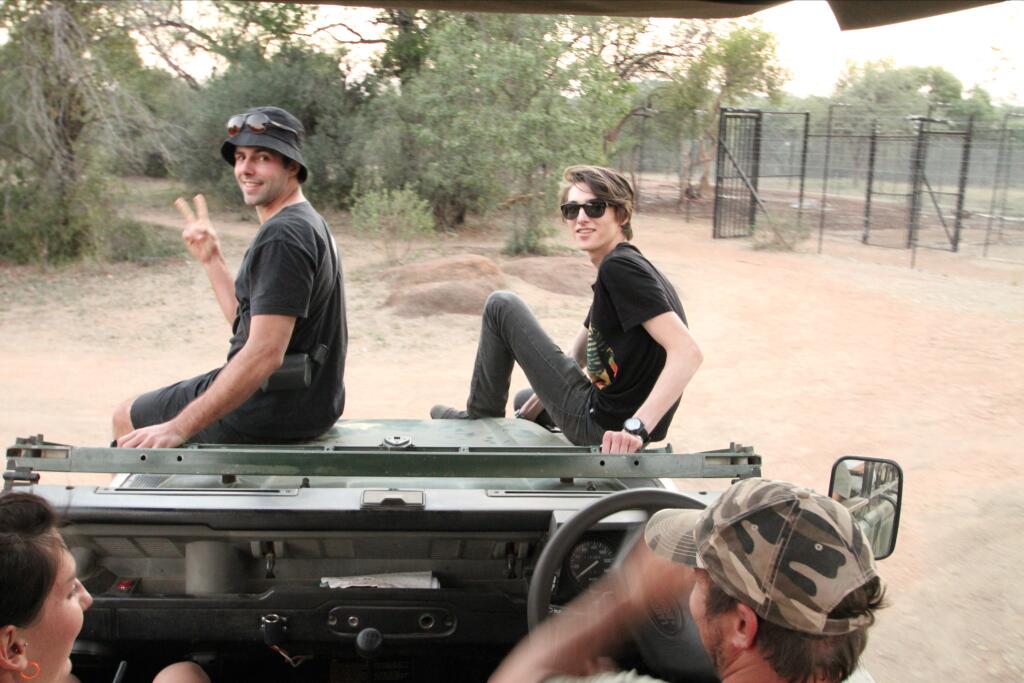 单亲度假村剧照的剧照