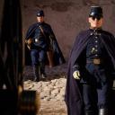 等待野蛮人剧照