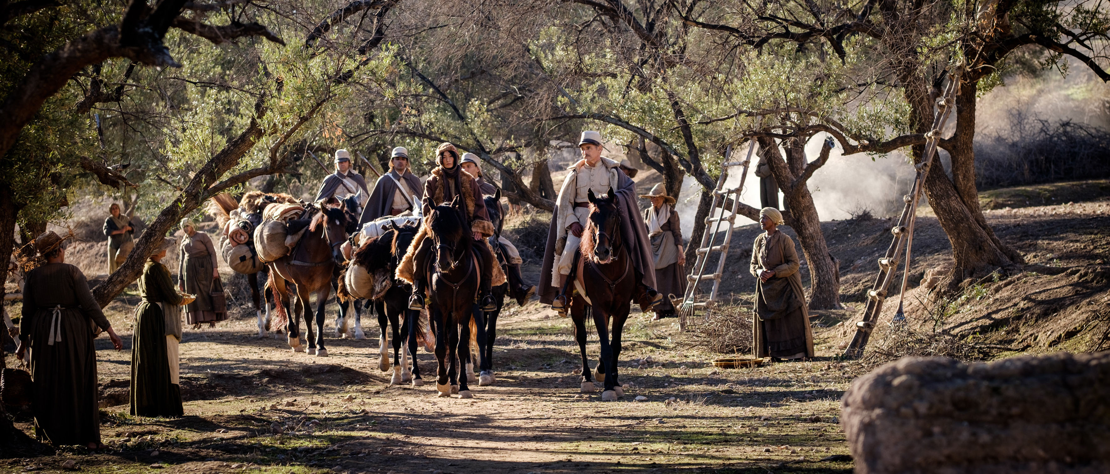 等待野蛮人剧照的剧照