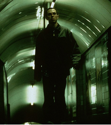 切勿吞食剧照的剧照