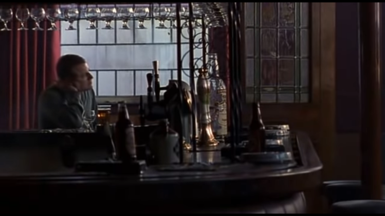 切勿吞食剧照的剧照