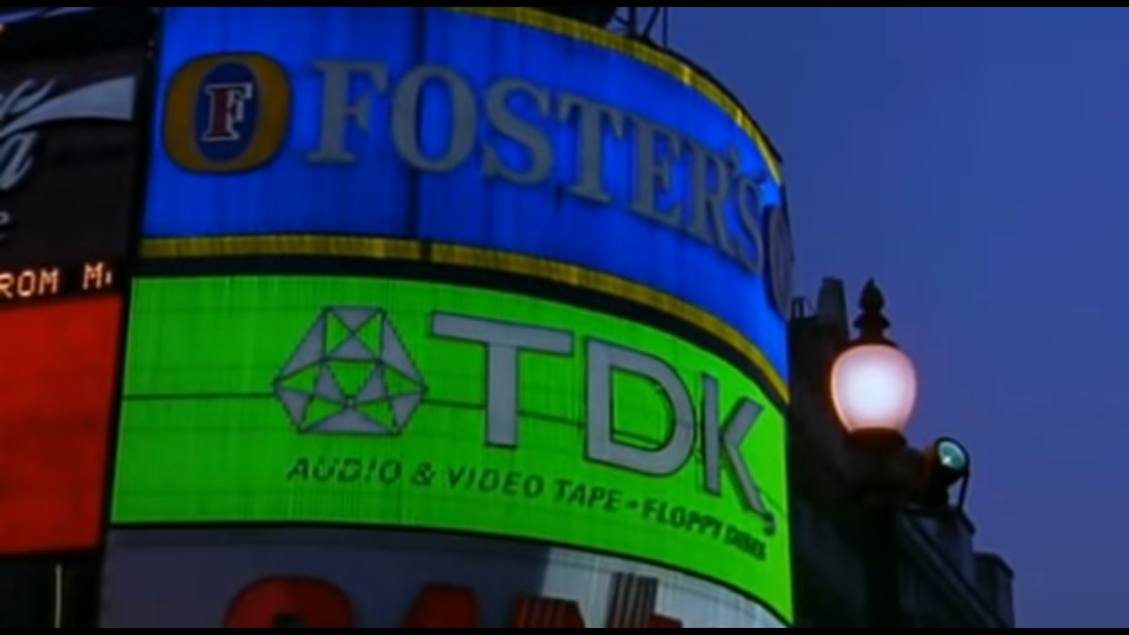 切勿吞食剧照的剧照