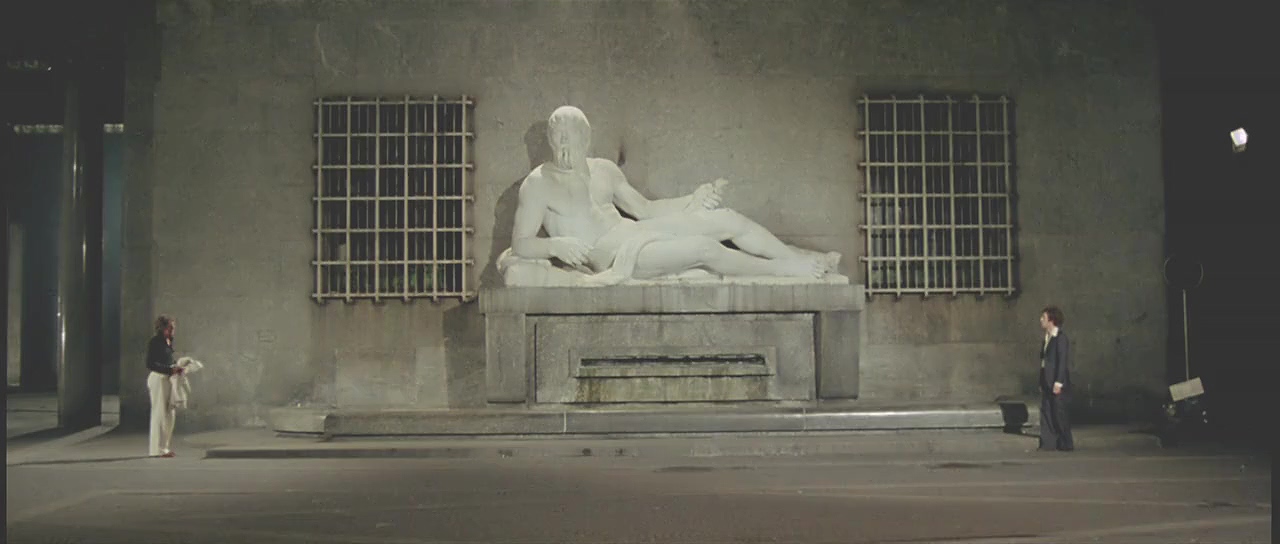 夜深血红剧照的剧照