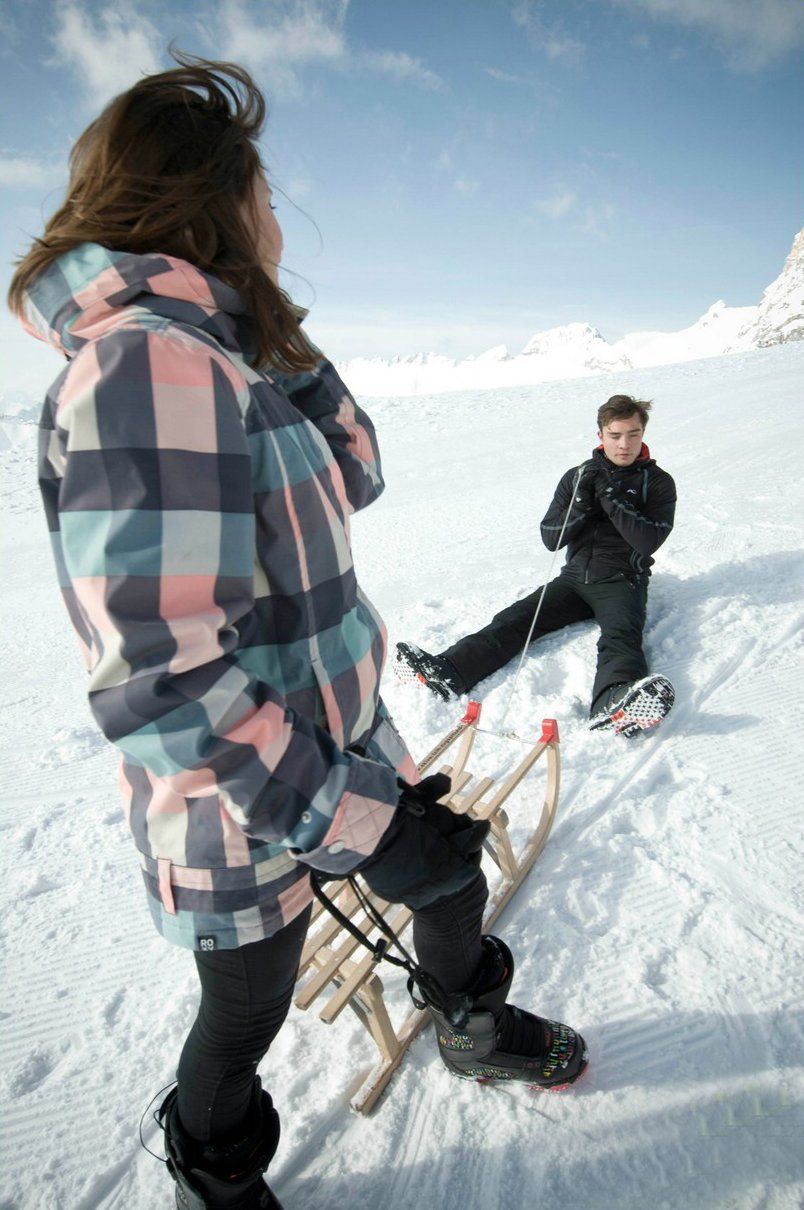 雪场女孩剧照的剧照