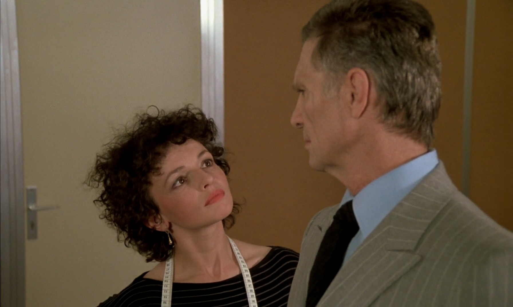 伞中情剧照的剧照