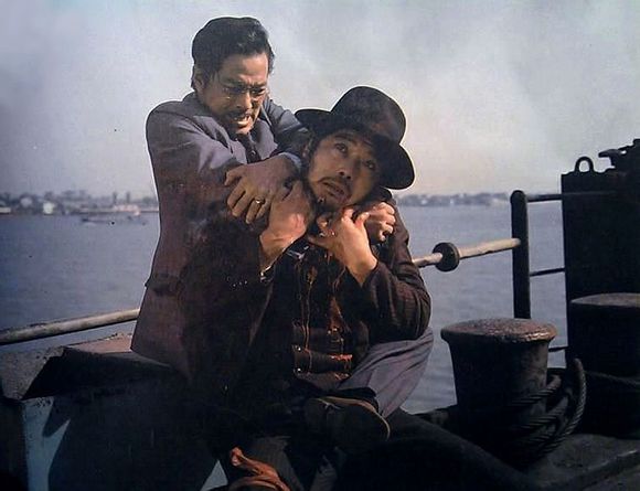 阿龙浴血记剧照的剧照