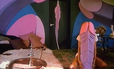 波旁街的变态女人剧照的剧照