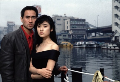 穿黑衣服的女人剧照的剧照