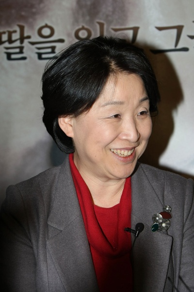 妈妈别哭剧照的剧照