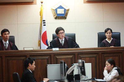 妈妈别哭剧照的剧照