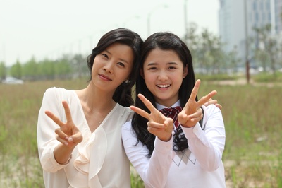 妈妈别哭剧照的剧照