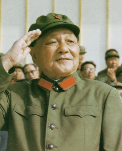 戎装小平剧照的剧照