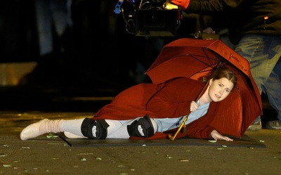 窗里的女人剧照的剧照