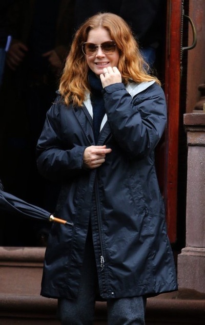 窗里的女人剧照的剧照