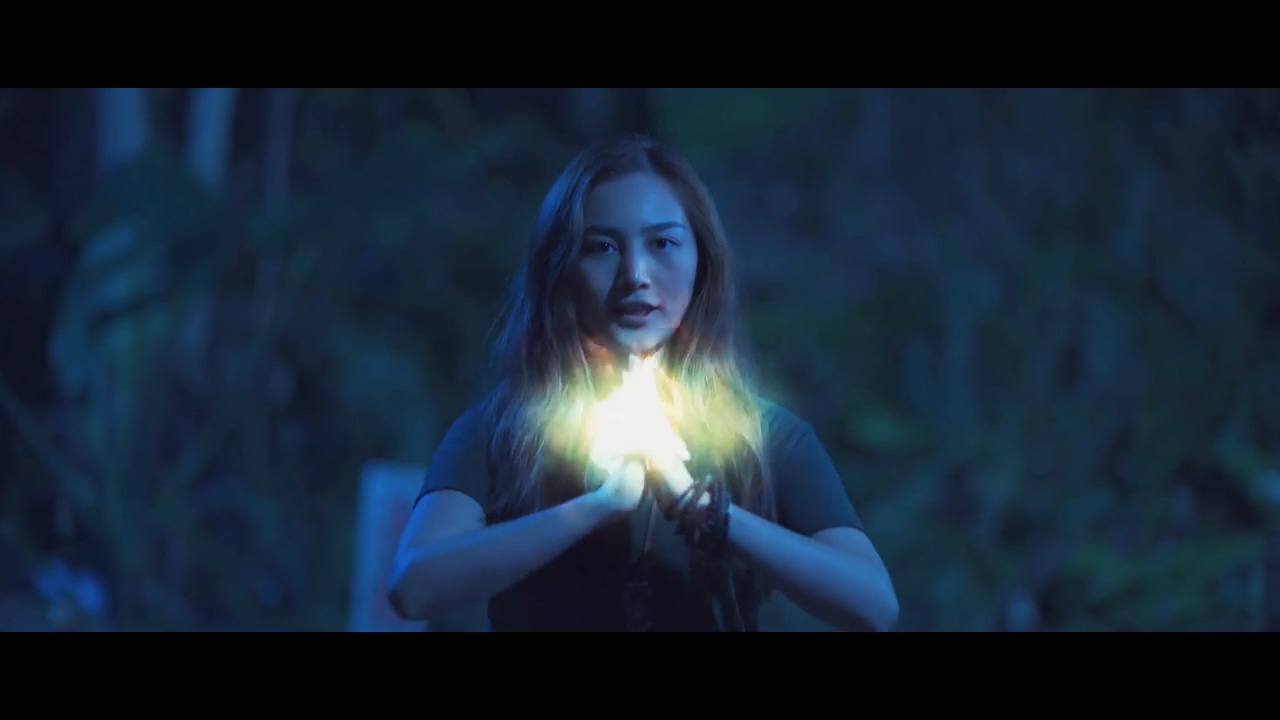 少女龙婆剧照的剧照