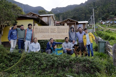 离岛居民剧照的剧照