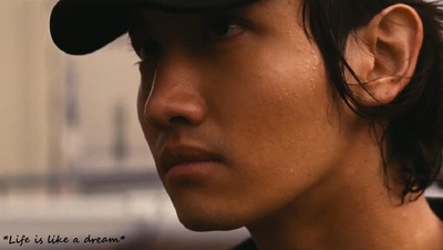 抱着黄金飞翔剧照的剧照