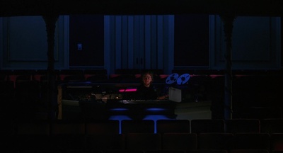 与敌共眠剧照的剧照