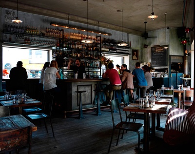 夜晚与周末剧照的剧照