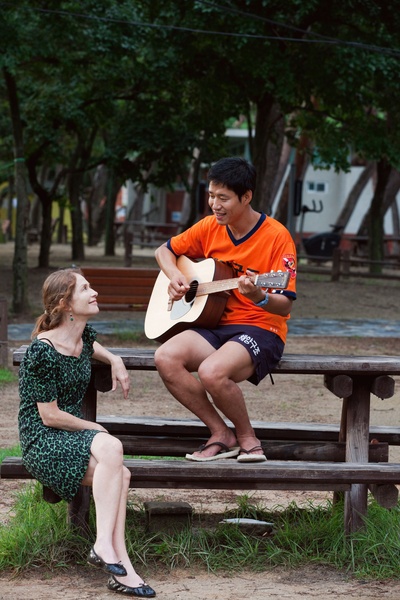 在异国剧照的剧照