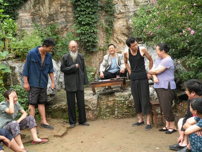 敲天堂之门剧照的剧照