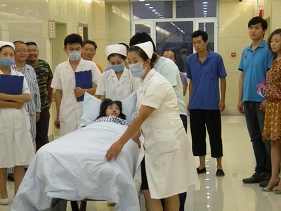 敲天堂之门剧照的剧照