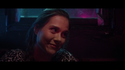 某人必须堕落剧照的剧照