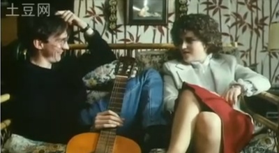 短发和卷发剧照的剧照