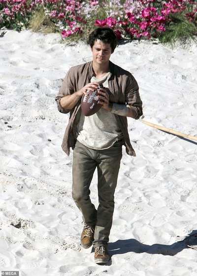 爱与怪物剧照的剧照