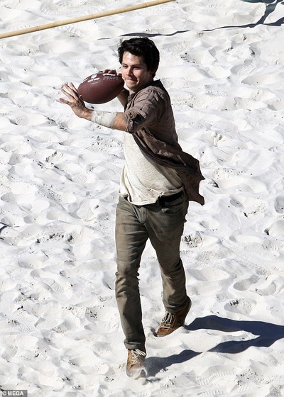 爱与怪物剧照的剧照