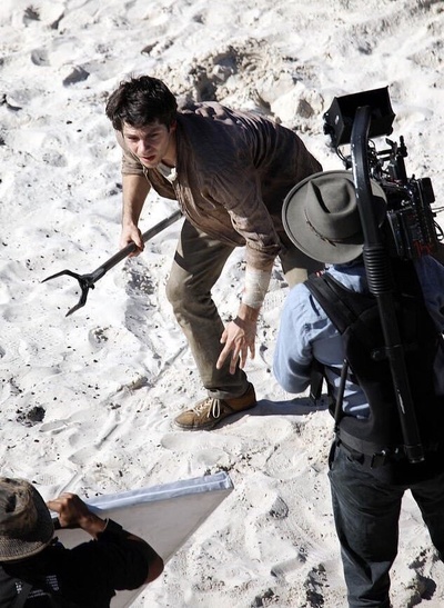 爱与怪物剧照的剧照