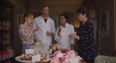 萨拉甜品店剧照的剧照