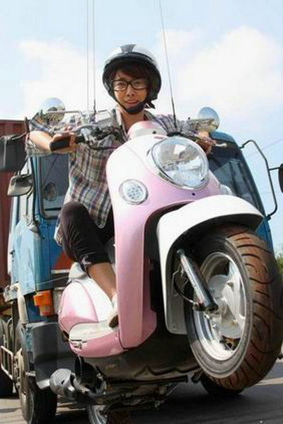 爱上野猪妹剧照的剧照