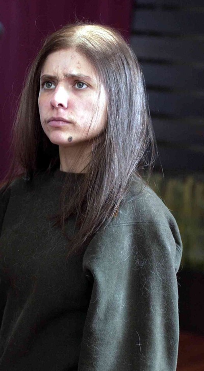 爱上野猪妹剧照的剧照