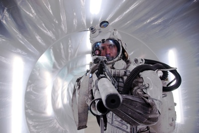 隔绝剧照的剧照