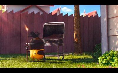 修剪草坪的小黄人剧照的剧照