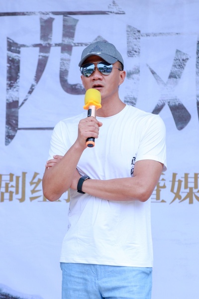 西风的话剧照的剧照