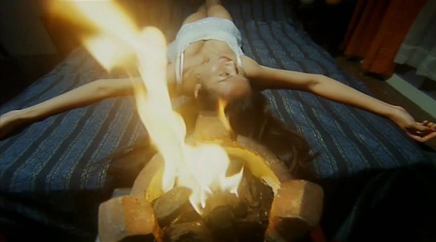 炭烧凶咒剧照的剧照