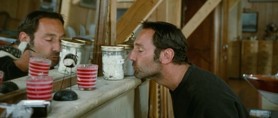 小小的白色谎言剧照的剧照