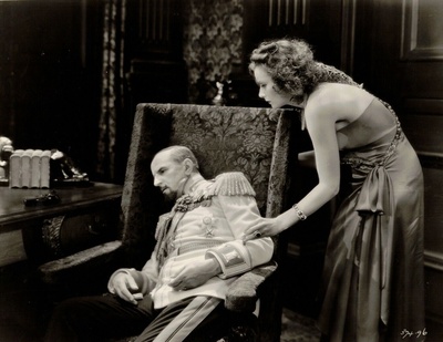 神秘女人剧照的剧照