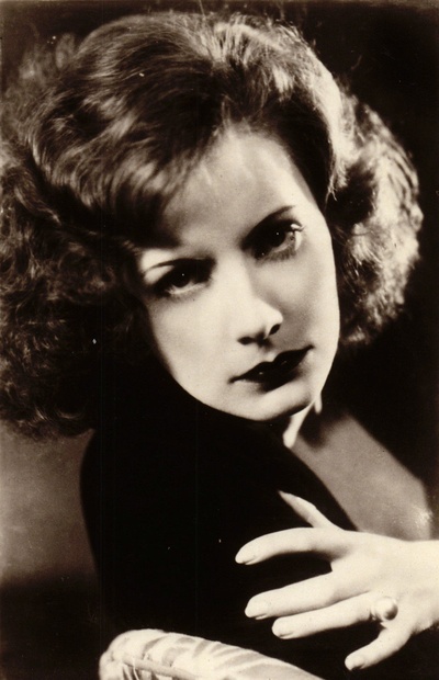 神秘女人剧照的剧照