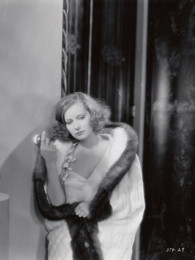 神秘女人剧照的剧照