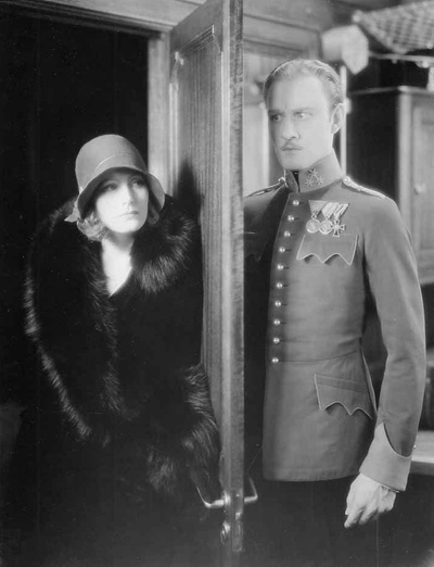 神秘女人剧照的剧照