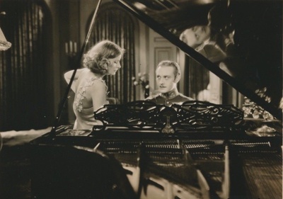 神秘女人剧照的剧照