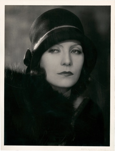 神秘女人剧照的剧照