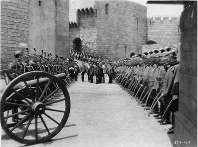 神秘女人剧照的剧照