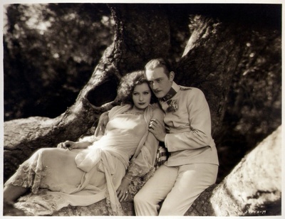 神秘女人剧照的剧照