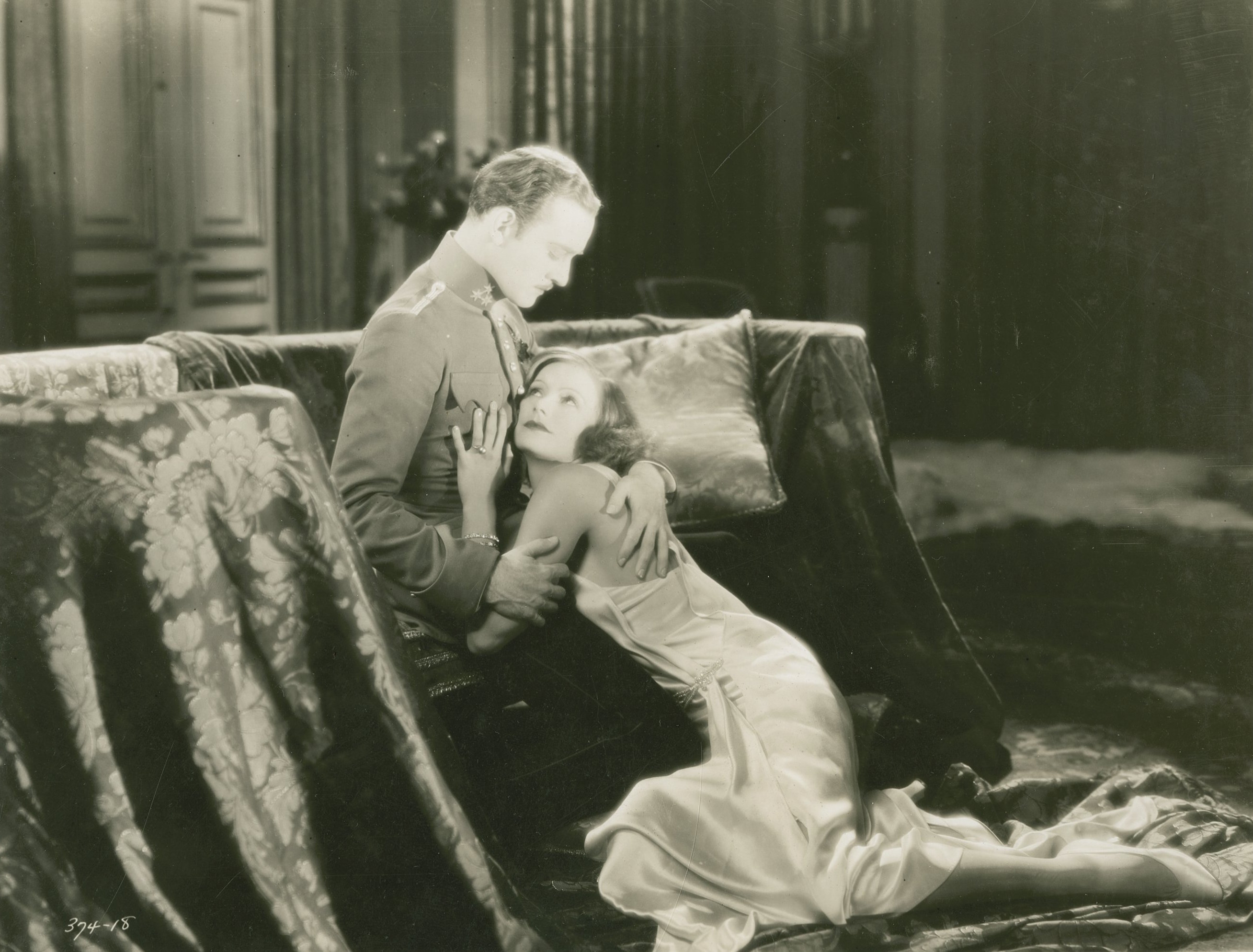 神秘女人剧照的剧照